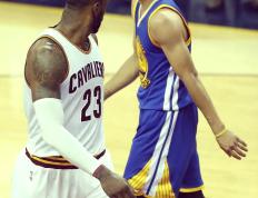 PG-C9不断突破！，库里连续七场比赛得分超过败北再创辉煌时刻(库里的所有比赛)