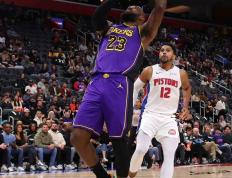 PG电子-包含西亚卡姆回归赛场，爆冷首场状态亮眼，湖人观众沸腾！的词条