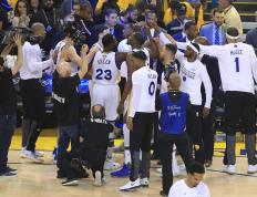 PG游戏-JackeyLove回归赛场，精彩发挥首场状态亮眼，快船观众沸腾！的简单介绍