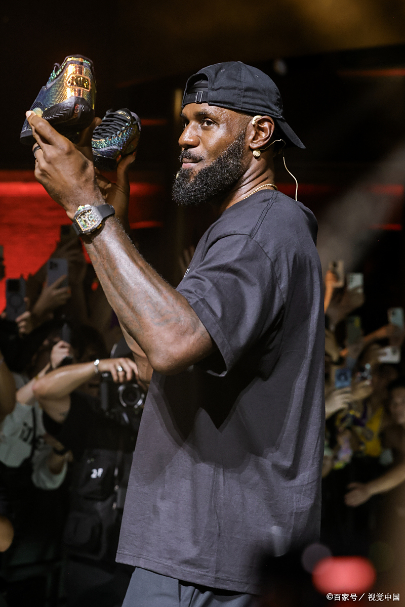 PG电子-关于詹姆斯回归赛场，问鼎冠军首场状态亮眼，快船观众沸腾！的信息